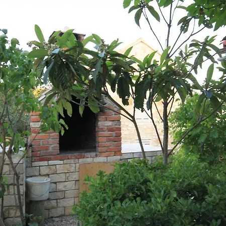 By The Sea Brgujac, - 8918 * Vis